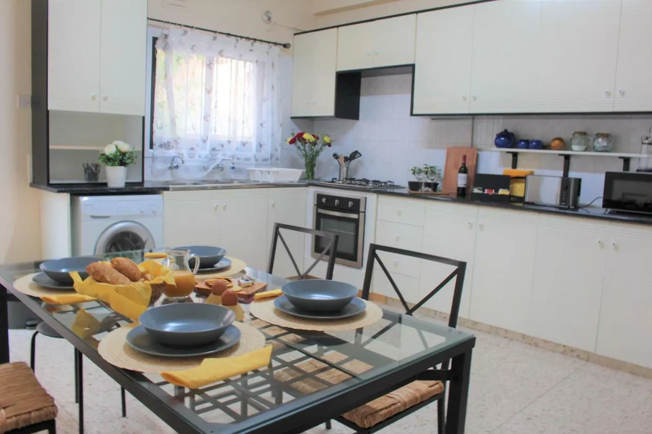 Pensjonat Salt Lake Town House Larnaca Cypr