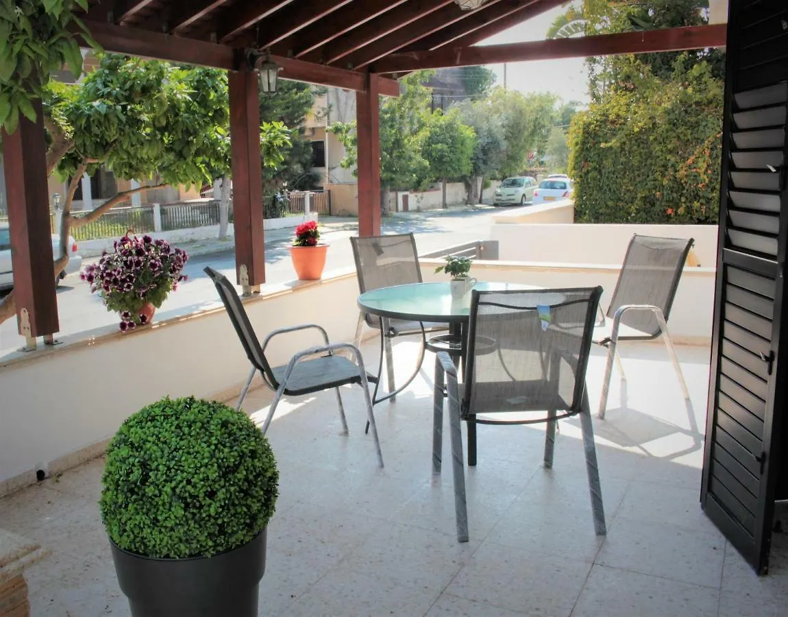 Salt Lake Town House Larnaca 0*,  Cypr