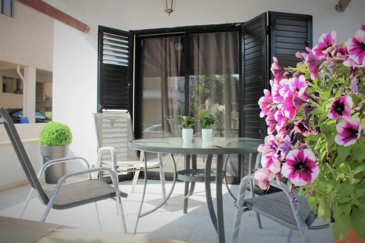 Salt Lake Town House Larnaca Cypr